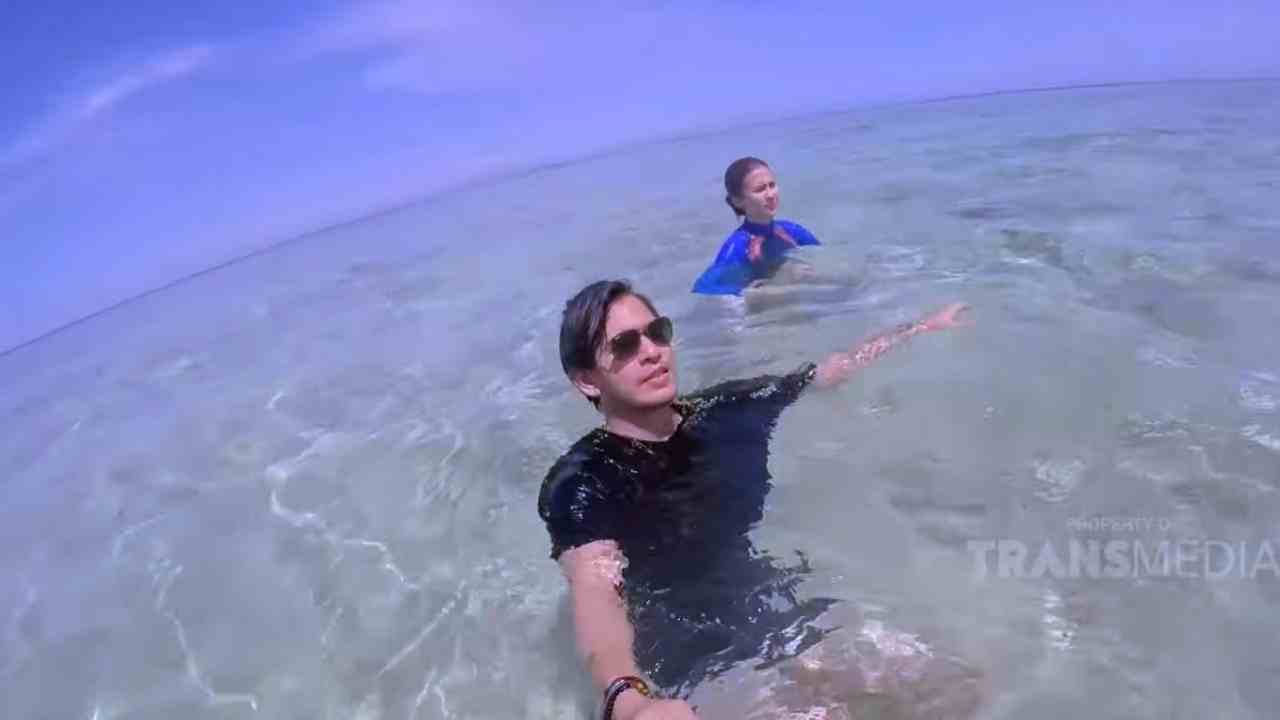 Celebrity on Vacation