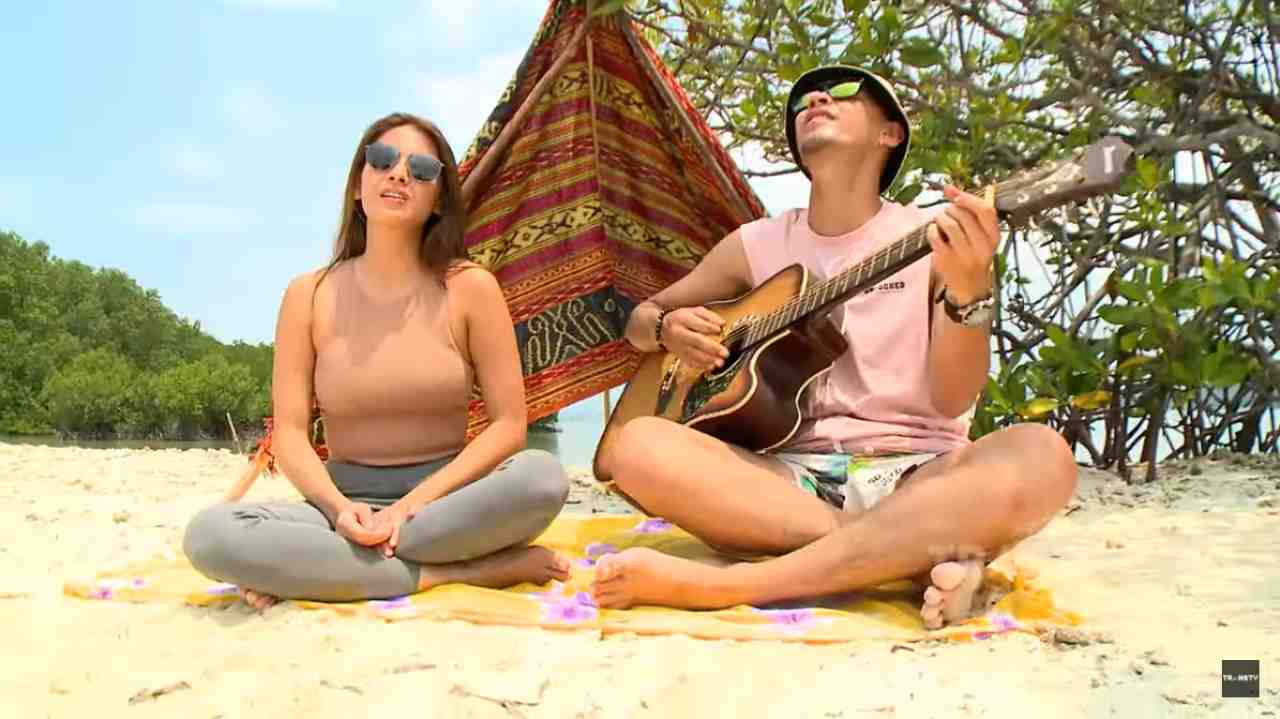 Celebrity on Vacation