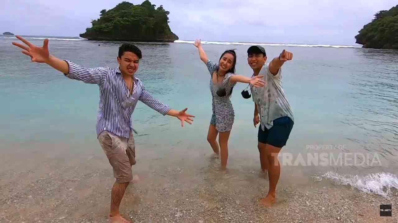 Celebrity on Vacation