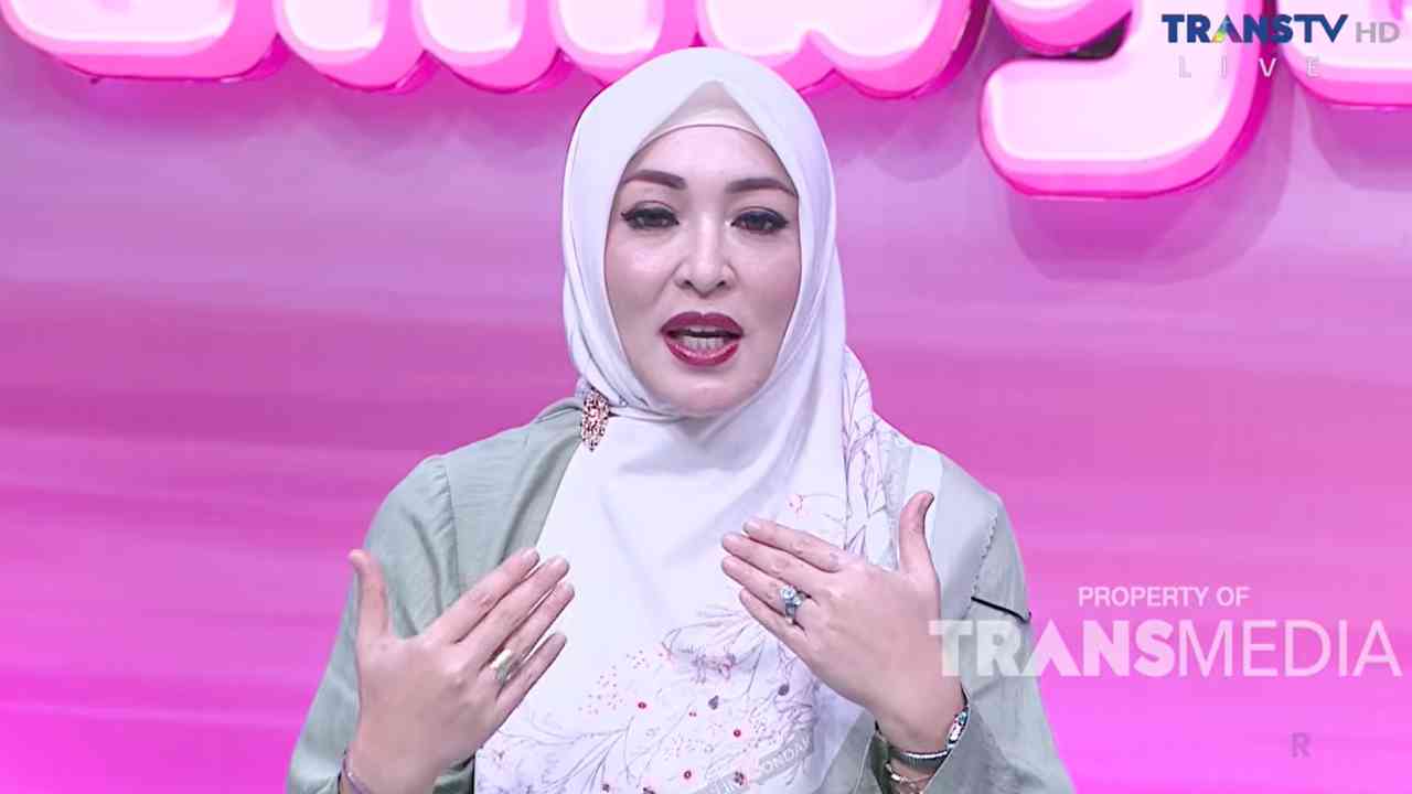 Benarkah Hubungan Angelina Sondakh dan Aaliyah Massaid Merengang?