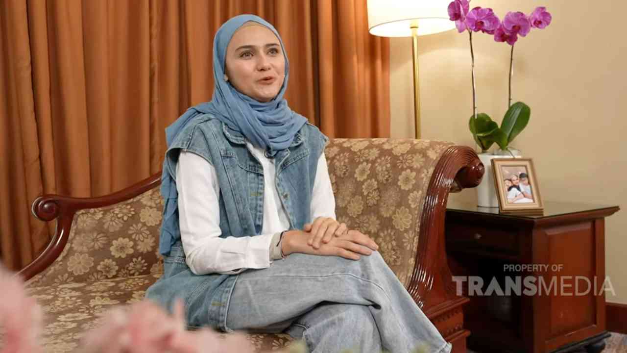 Zee Zee Shahab adalah Potret Perempuan Indonesia Multitalenta