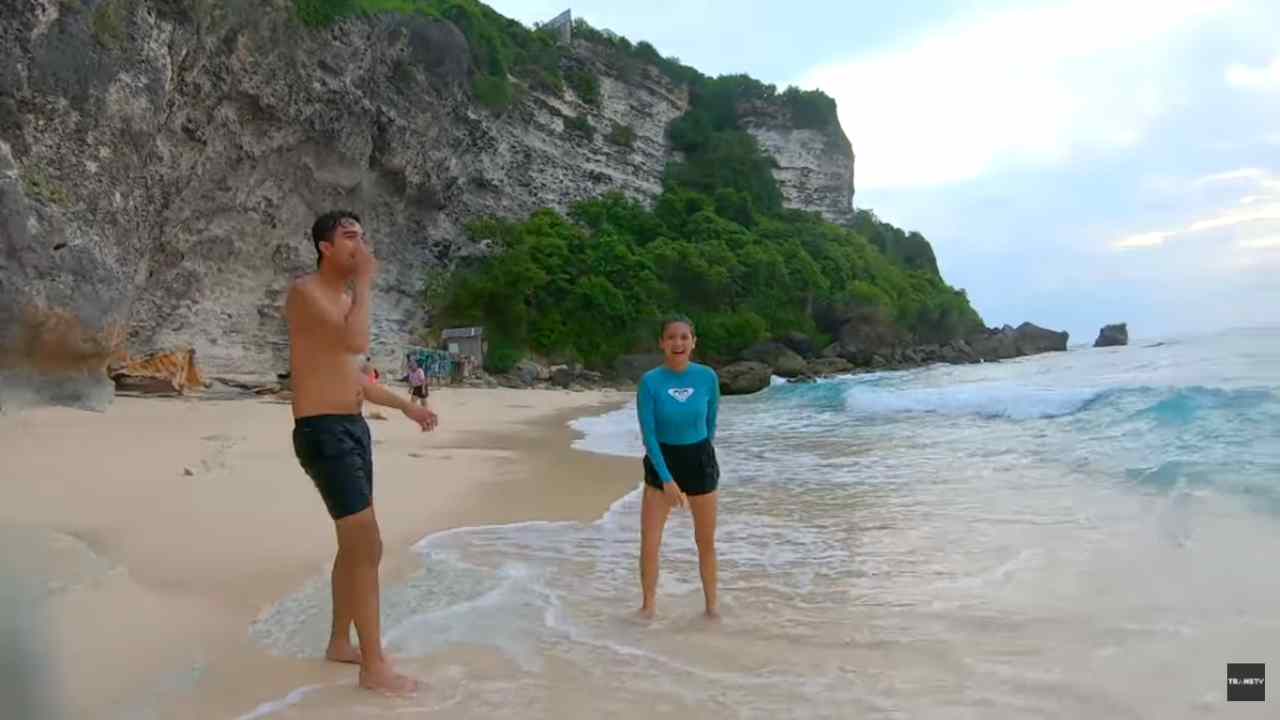 Celebrity on Vacation