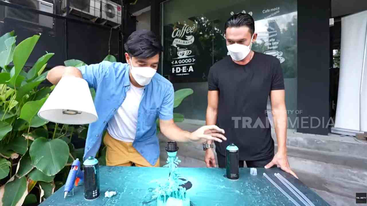 Mainan Anak Enggak Terpakai Bisa Jadi Hiasan Lampu