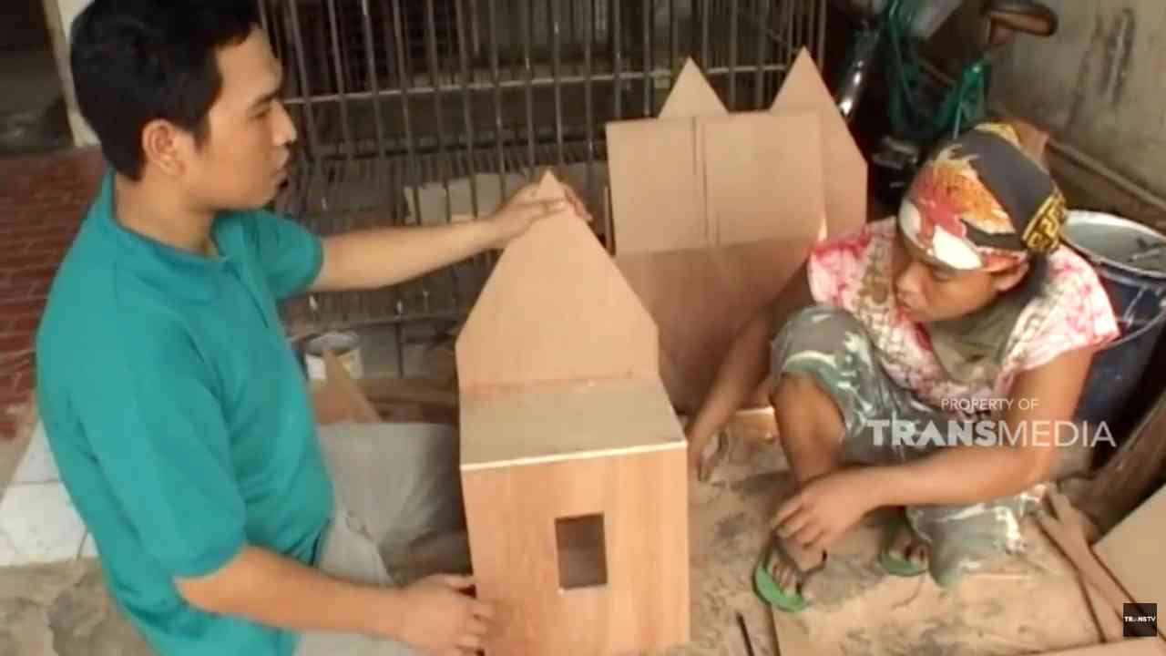 BOSAN JADI PEGAWAI: Membangun Rumah Boneka yang Apik