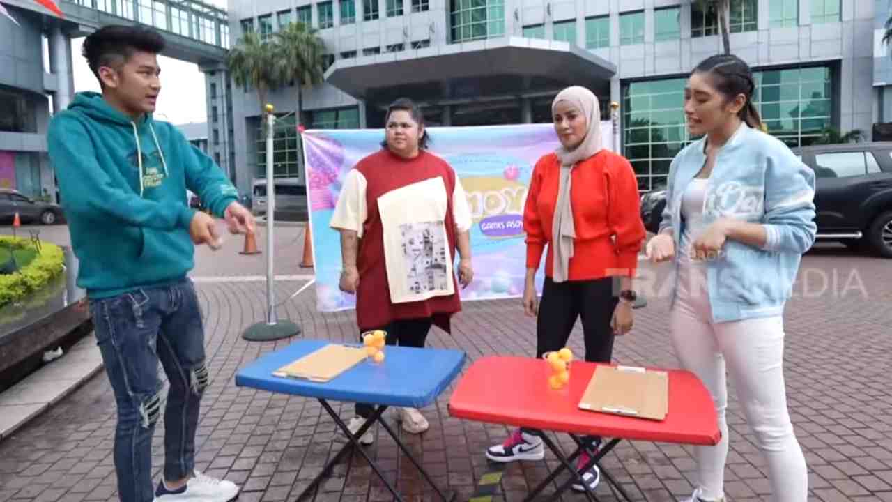 Olla Ramlan dan Jelita Ramlan Bikin Heboh Lomba Ping Pong