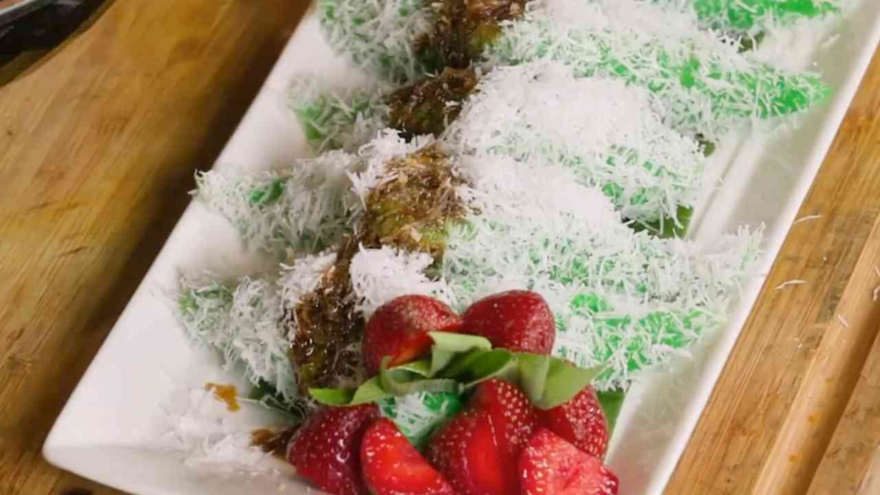 Kue Lupis Ketan, Perpaduan Manis Legit dan Gurih Kelapa