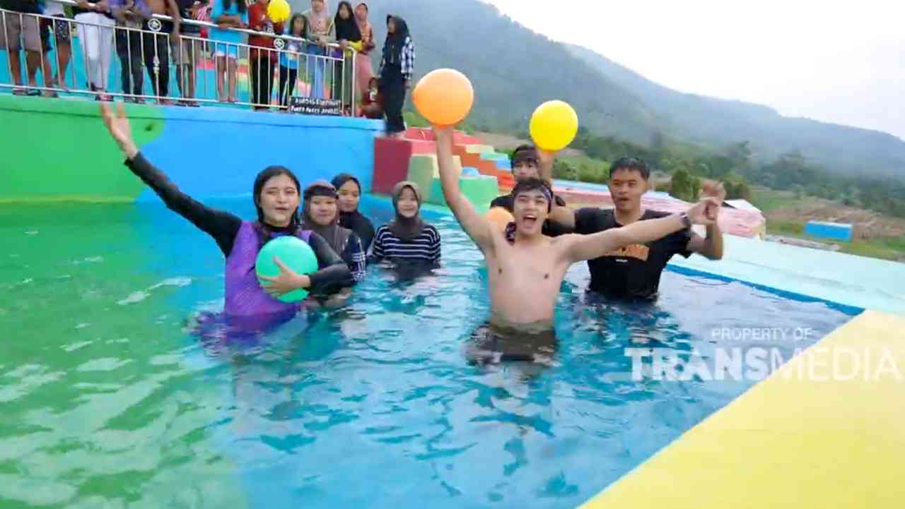 Bumi Pelangi Kuningan, Destinasi Wisata Warna-warni di Kaki Ciremai