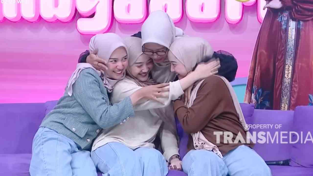 Di Balik Viralnya Hasna-Hasni, Gadis Kembar Tuna Rungu yang Inspiratif