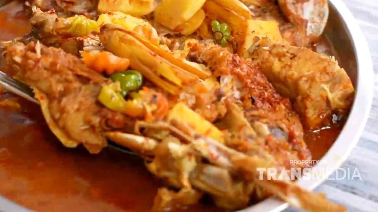 Kenikmatan Melahap Kepala Kakap Asam Pedas yang Autentik