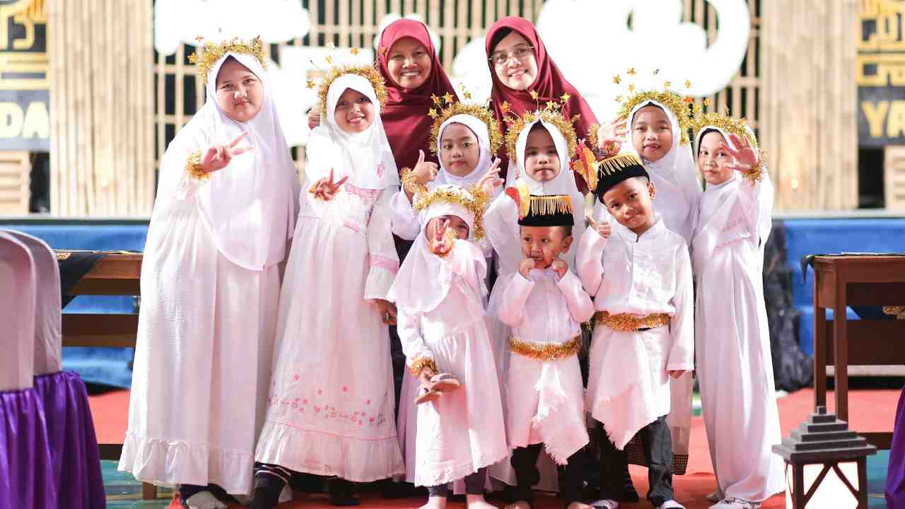 BUAH HATI: Tren Baju Muslim Anak Terus Bertumbuh dan Berkembang