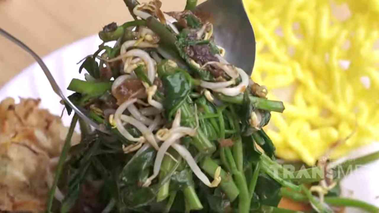 Rujak Kangkung Rasanya Enggak Pernah Nanggung