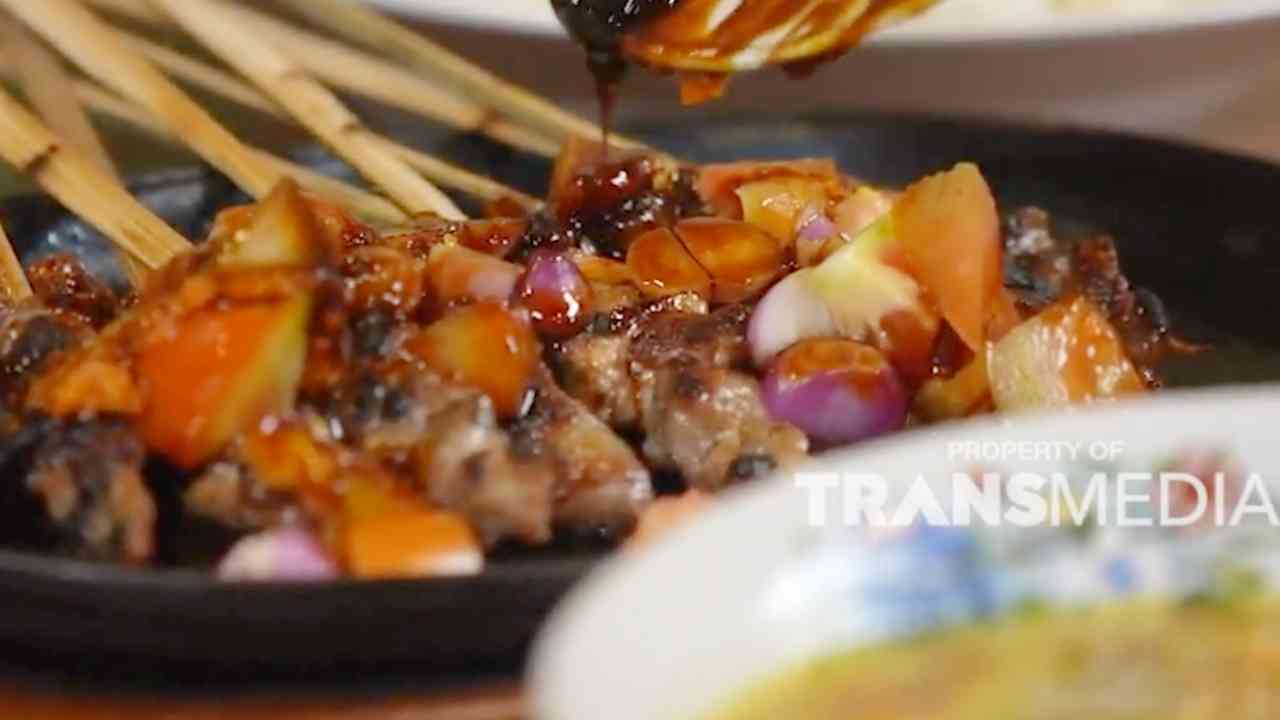 Sate Kambing Muda Khas Tegal Dagingnya Empuk, Bumbunya Gurih Meresap
