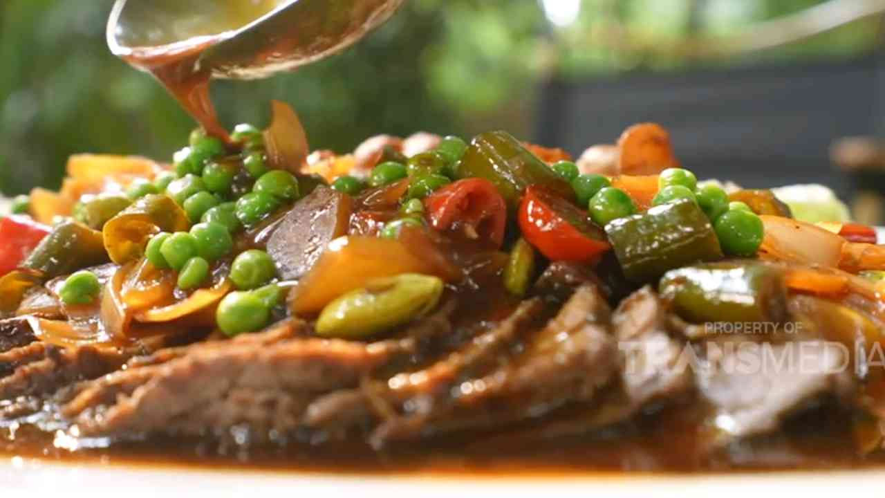 Sapi Bakar Juicy dengan Kentang Baby Panggang dan Saus Manis Gurih