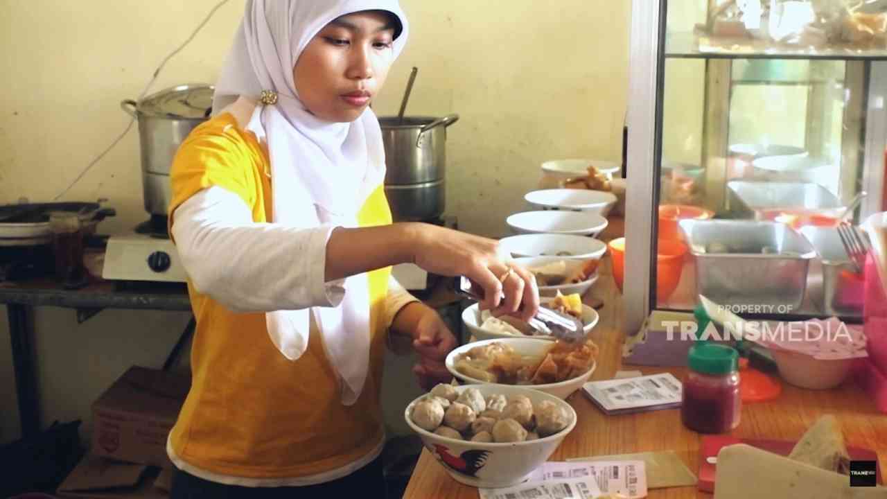 JELANG SIANG: Bakso Rumput Laut Tak Kalah Lezat