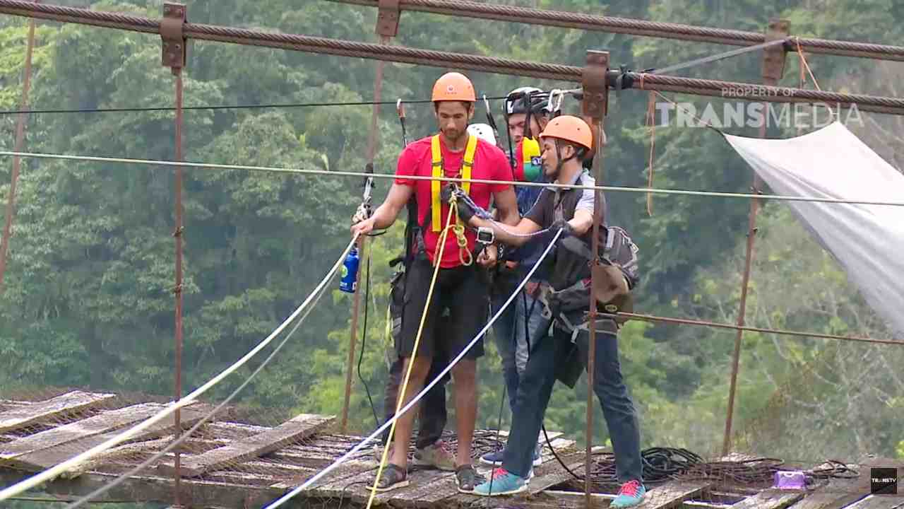 Jembatan Lau Luhung, Deli Serdang, dengan Pemandangan Jurang 150 Meter