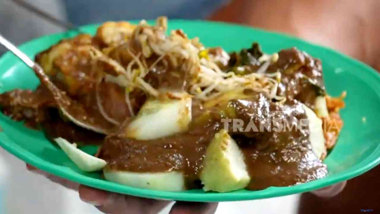WISATA KULINER: Sensasi Rasa Rujak Cingur yang ini Tak Terlupakan