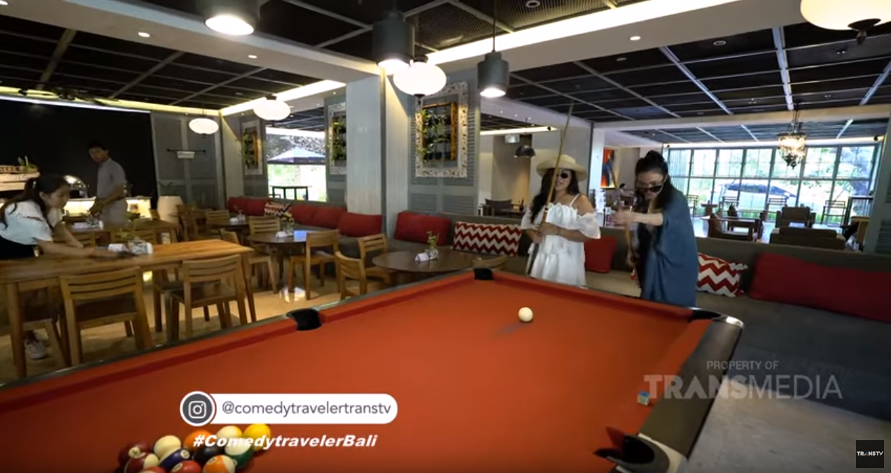Kocaknya Main Billiard Bareng Rina Nose dan Boiyen