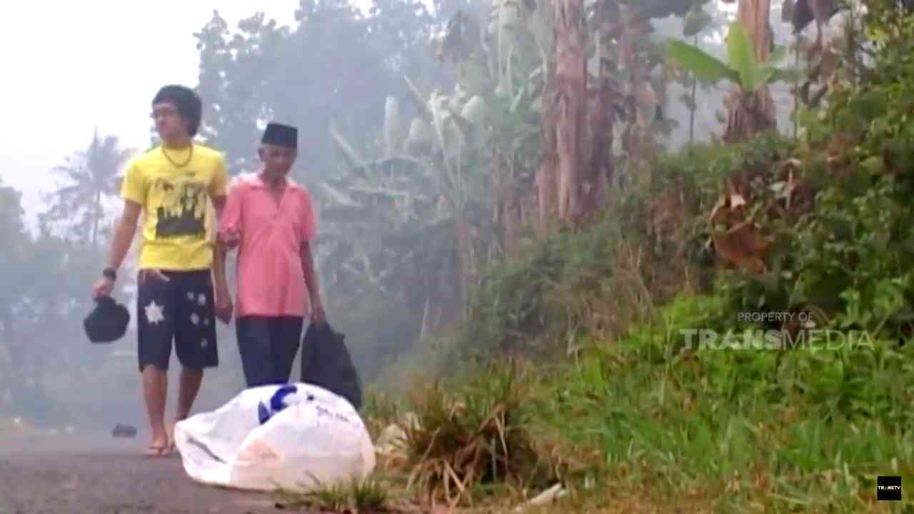 JIKA AKU MENJADI: Pembuat Batako Tak Pandang Usia sudah Tak Muda