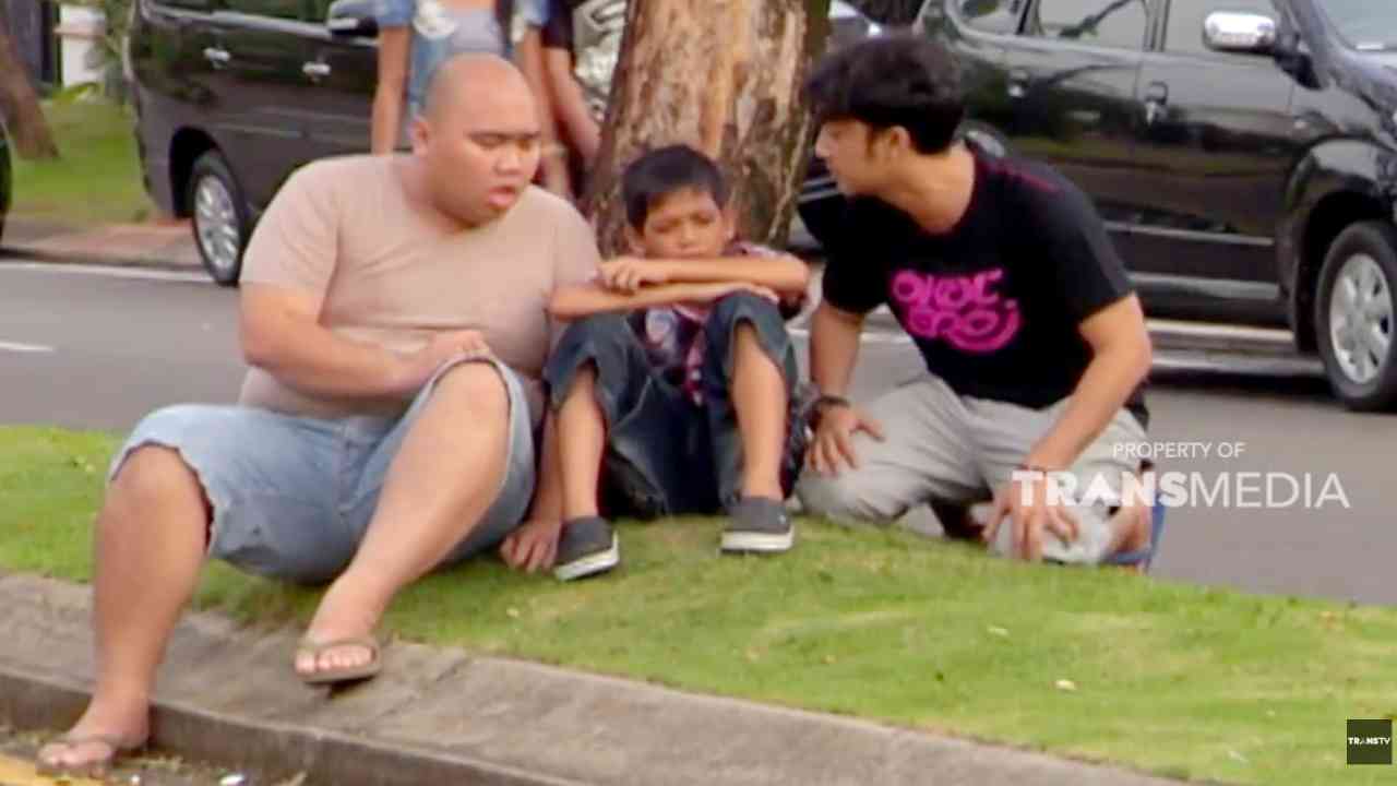 SKETSA: Mainan Diambil Teman
