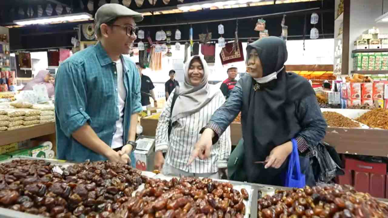 Belanja Oleh-oleh Haji di Tanah Abang, Jamaah Ringan Pedagang Berkah