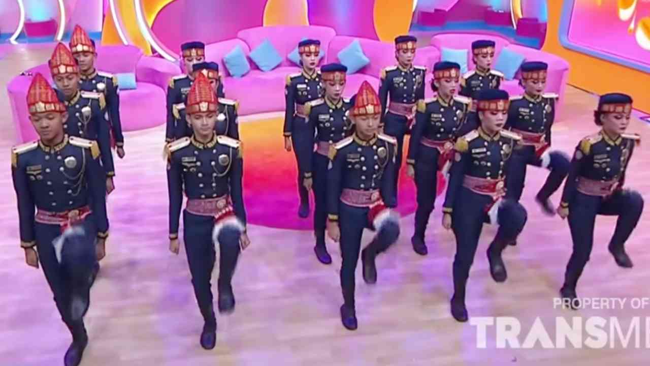 Keren! Paskibra SMA Yadika 8 Bekasi Tampil dengan Nuansa Budaya Batak