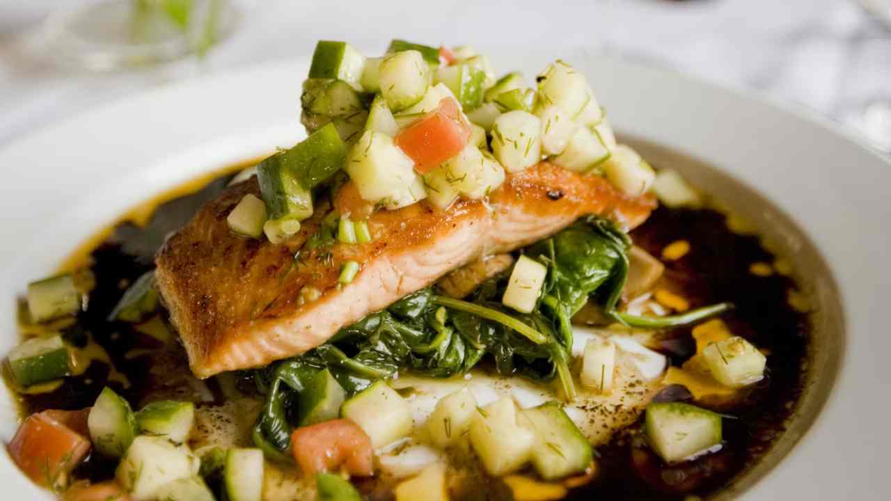 Makan Daging Setengah Matang, Bahayakah?