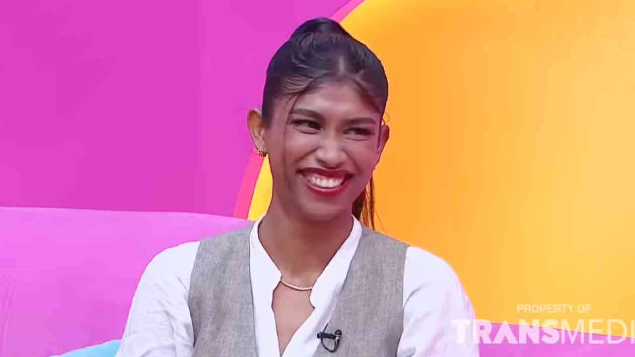 Sawitri Khan dari Otodidak Menembus Panggung Mode Internasional