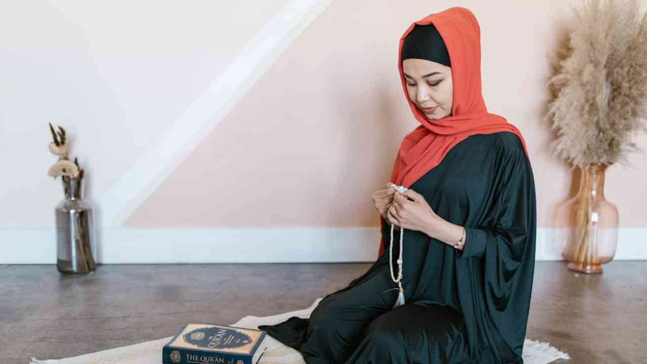Dzikir dan Sabar Membantu Kita Keluar dari Masalah yang Mendera