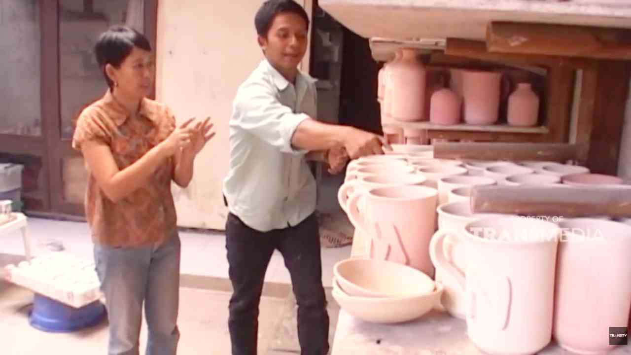 BOSAN JADI PEGAWAI: Melirik Bisnis Keramik yang Unik