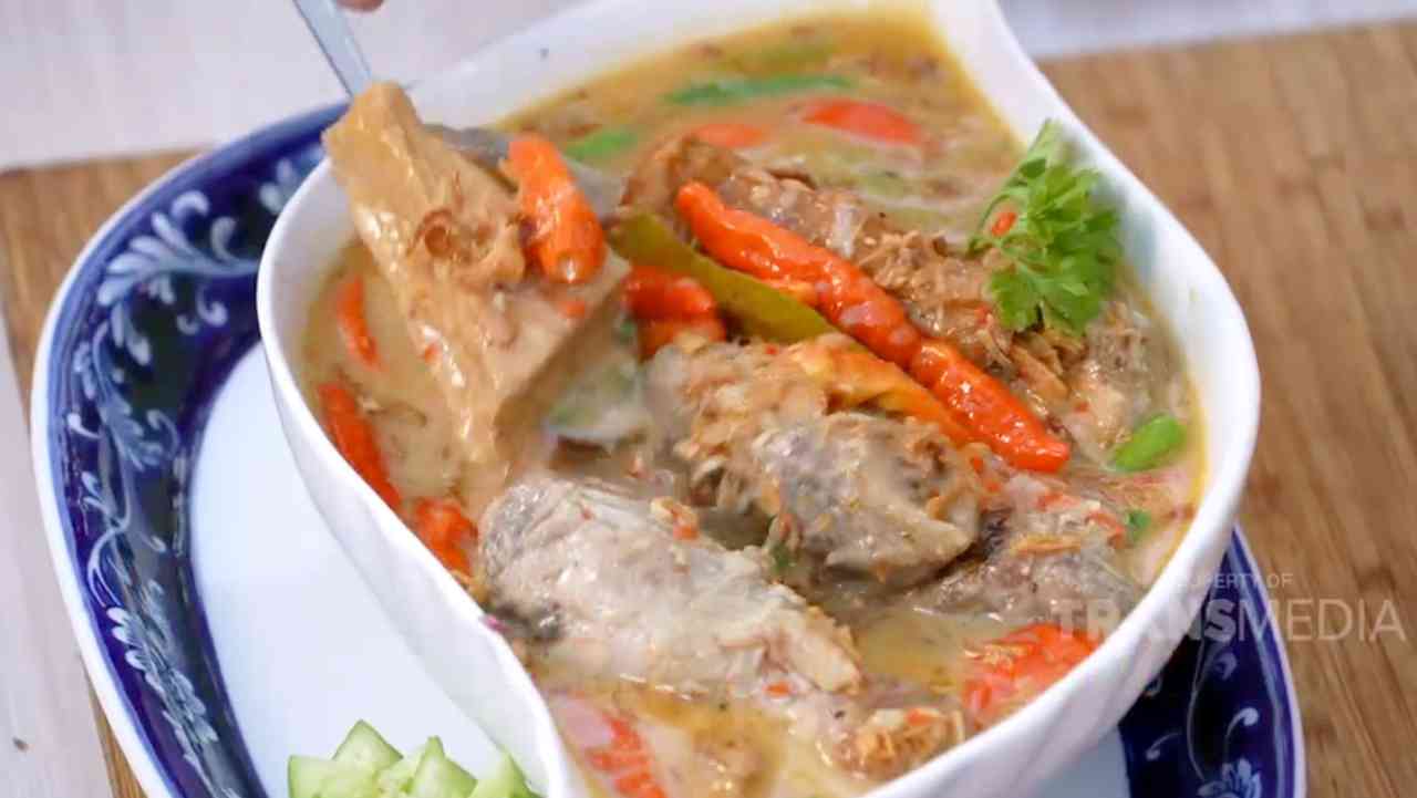 Ayam Banyuwangi Memadukan Aroma Asap dengan Santan Kaya Rasa