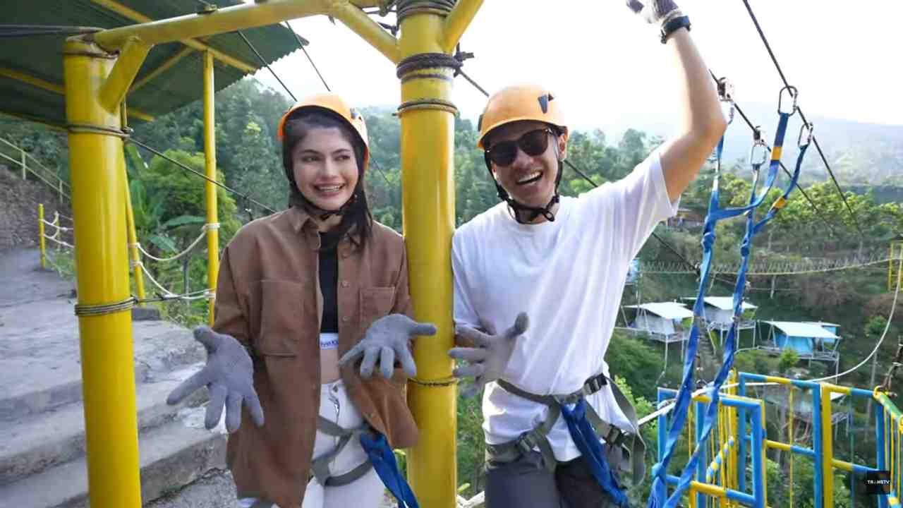 Celebrity on Vacation