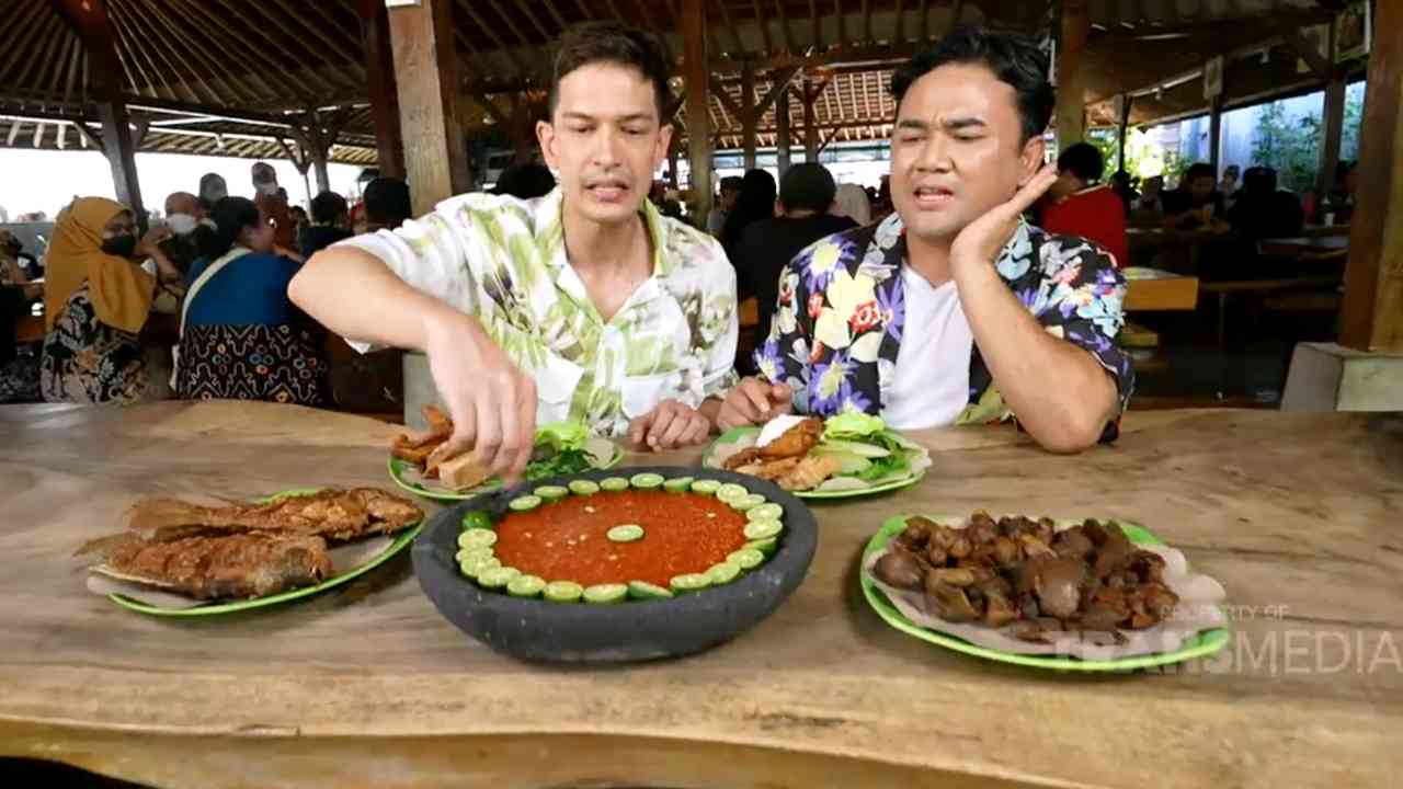 Sensasi Pedas Nasi Tempong Khas Banyuwangi yang Menampar Lidah