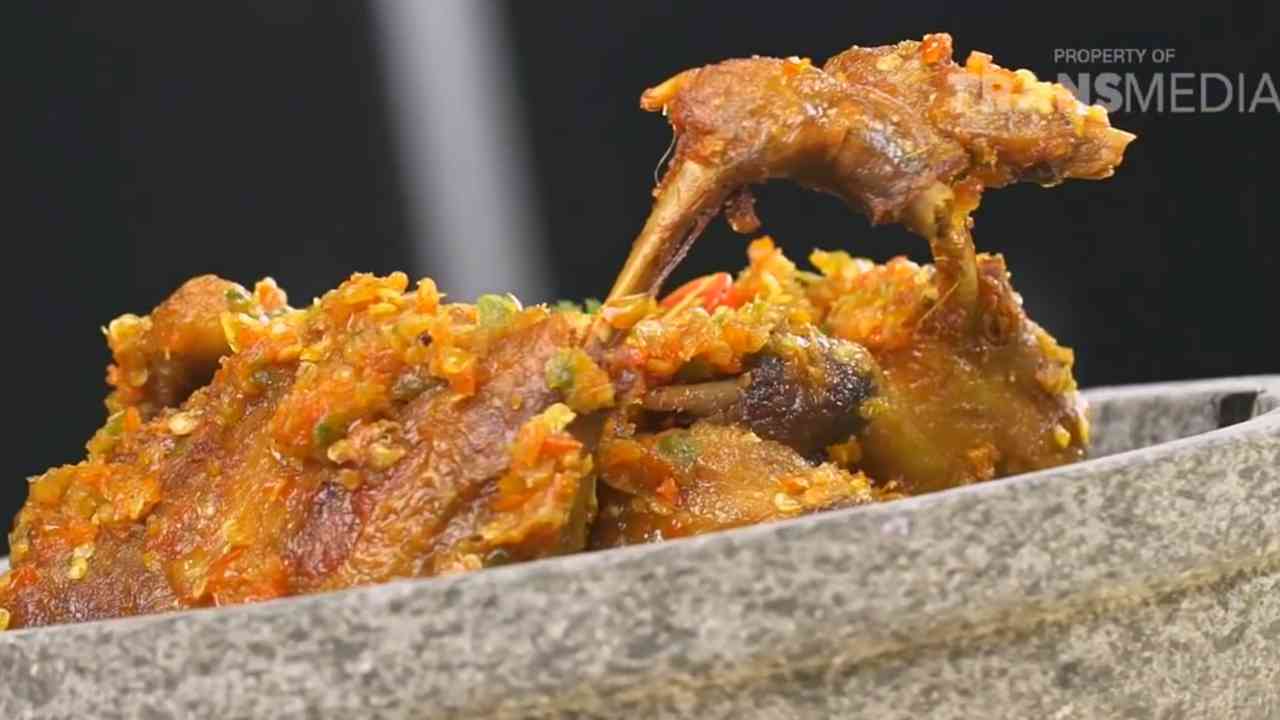 SEMUA BISA MASAK: Bebek Sambel Mercon, Pedasnya Terasa Gurih dan Segar