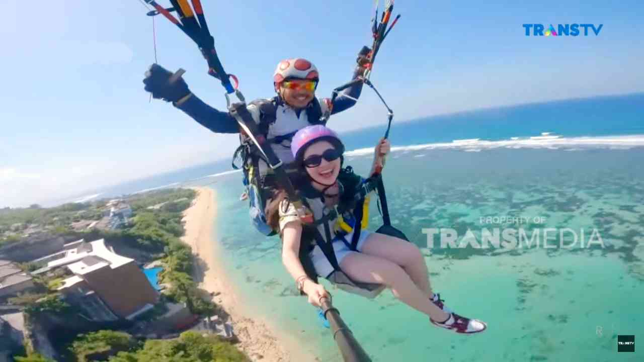 Celebrity on Vacation