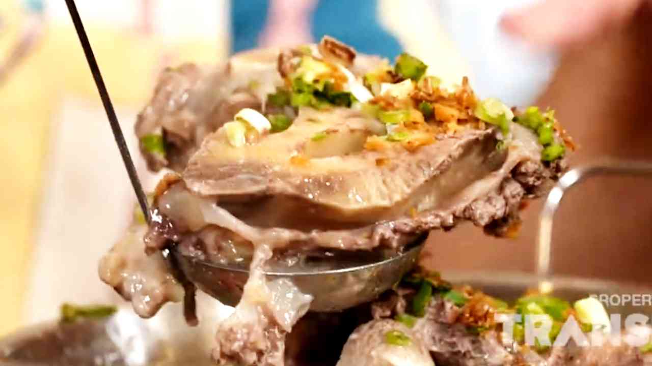 Sop Buntut Sapi Sebesar Gajah, Bikinnya Slow, Hasilnya Wow!