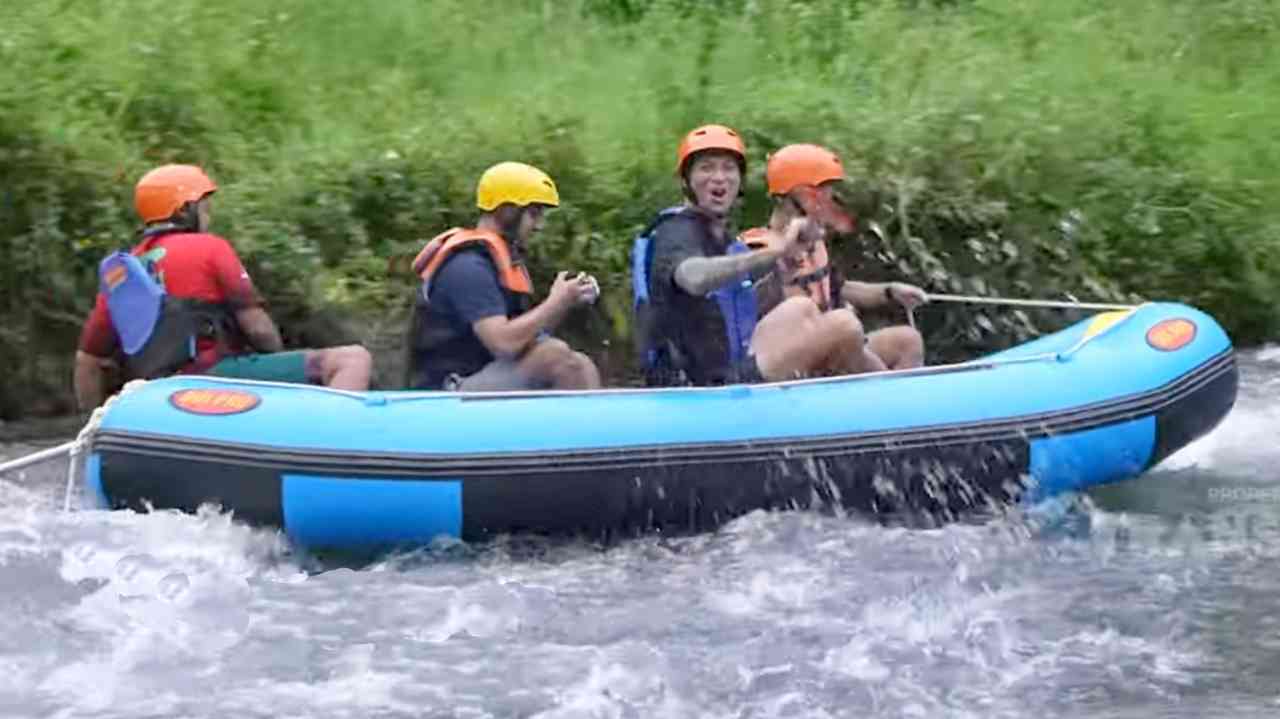 Rafting di Sungai Badeng, Banyuwangi, Melintasi Jeram Penuh Pesona