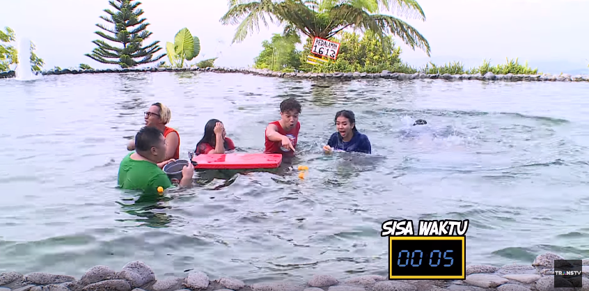 Lucu! Main Game Berujung Ketimpuk Bola