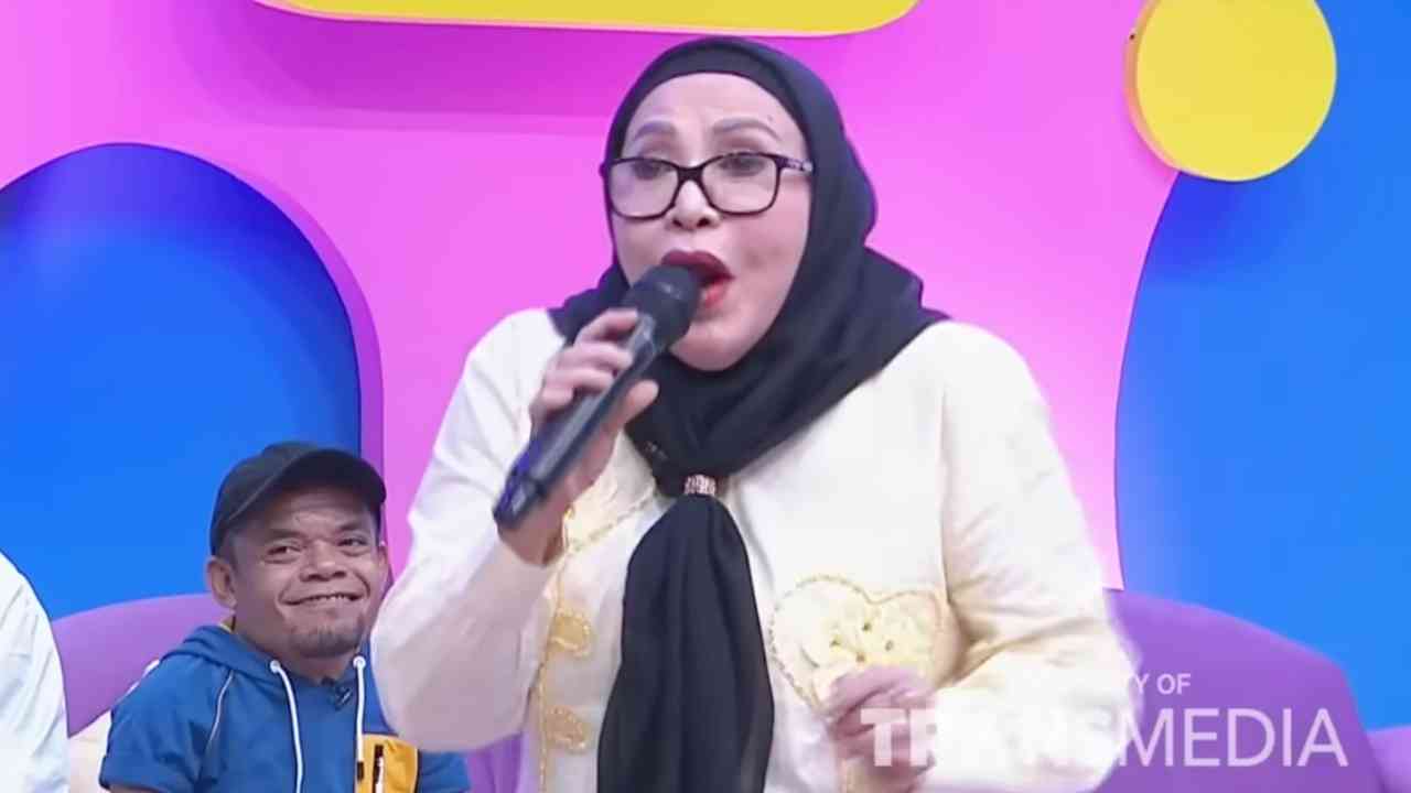 Mpok Atiek Eksistensinya Tetap Terjaga dan Jadi Tulang Punggung Keluarga