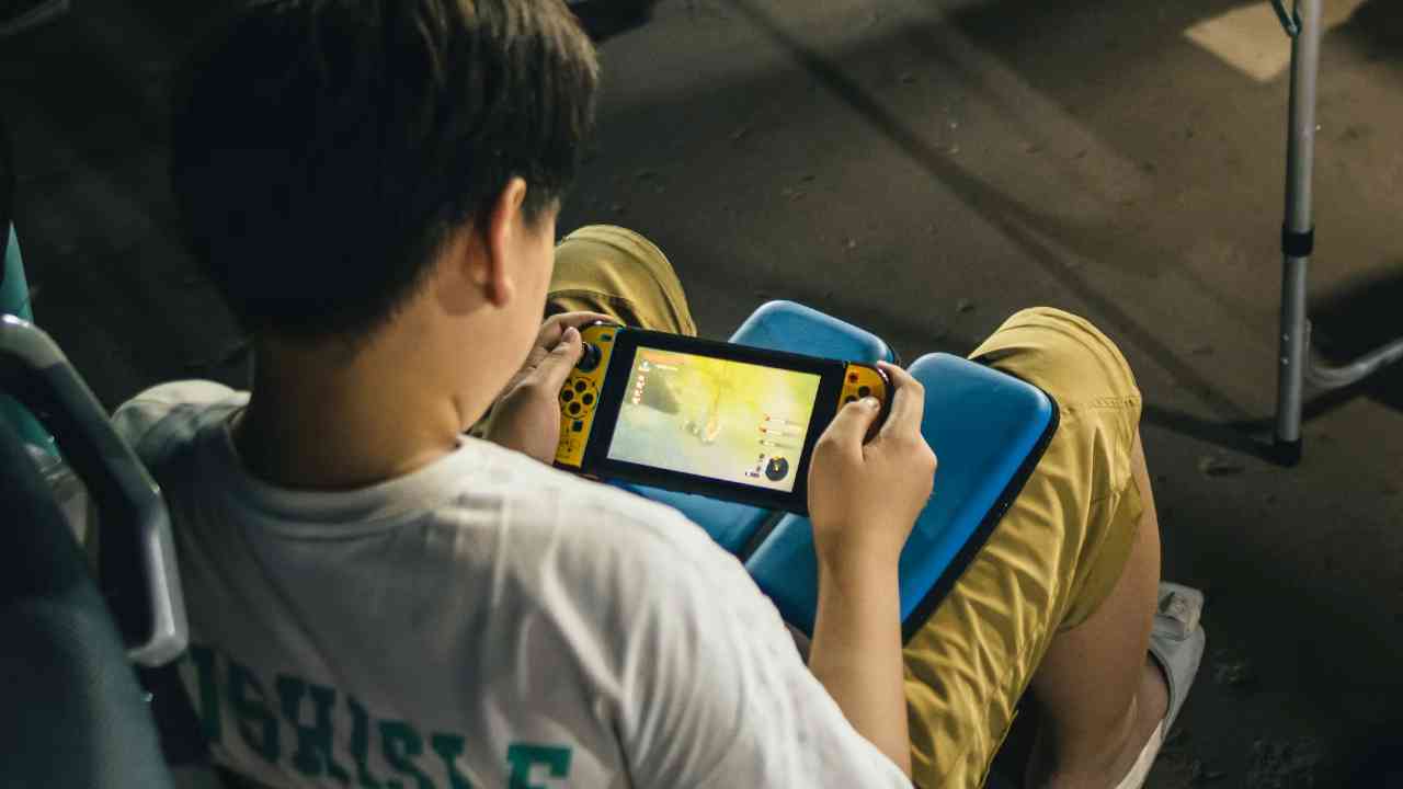 BASA-BASI: Bahaya Gadget pada Anak, Picu Gangguan Kecemasan dan Kognitif