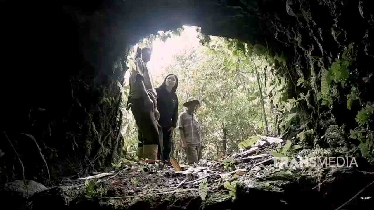 Para Pembersih Terowongan yang Bekerja Sepenuh Hati