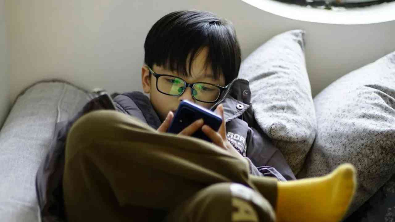 CERITA ANAK: Pemberian Ponsel untuk Anak, Apakah Penting?