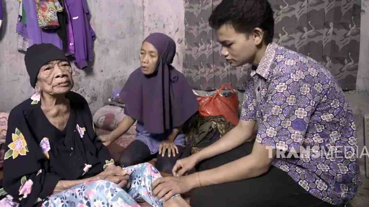 Buruh yang Merawat Nenek dan Mengurus Dua Anak tanpa Suami