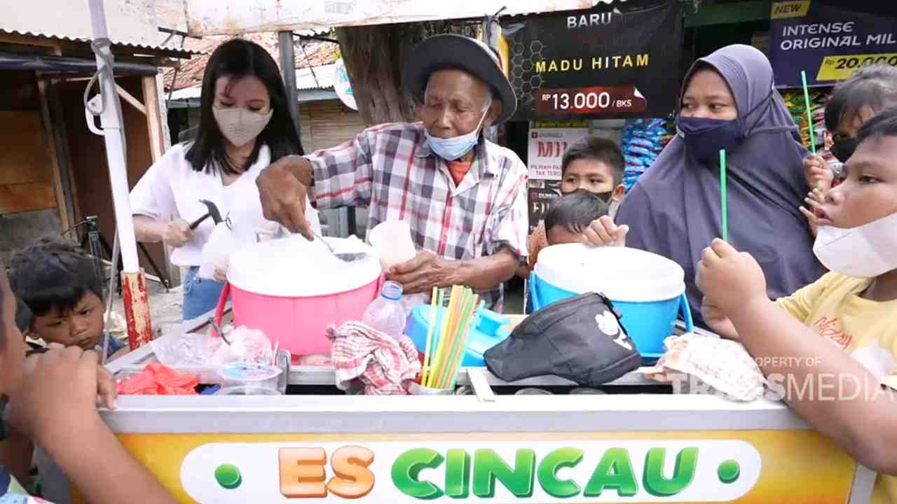 Kesederhanaan Hidup Penjual Cincau Lebih dari Dua Dekade