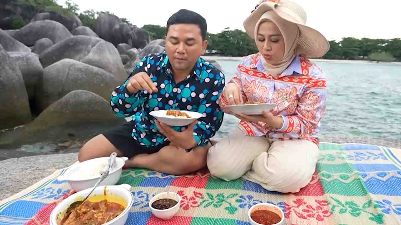  Menikmati Ikan Katarap Khas Belitung dengan Pemandangan Batu Granit