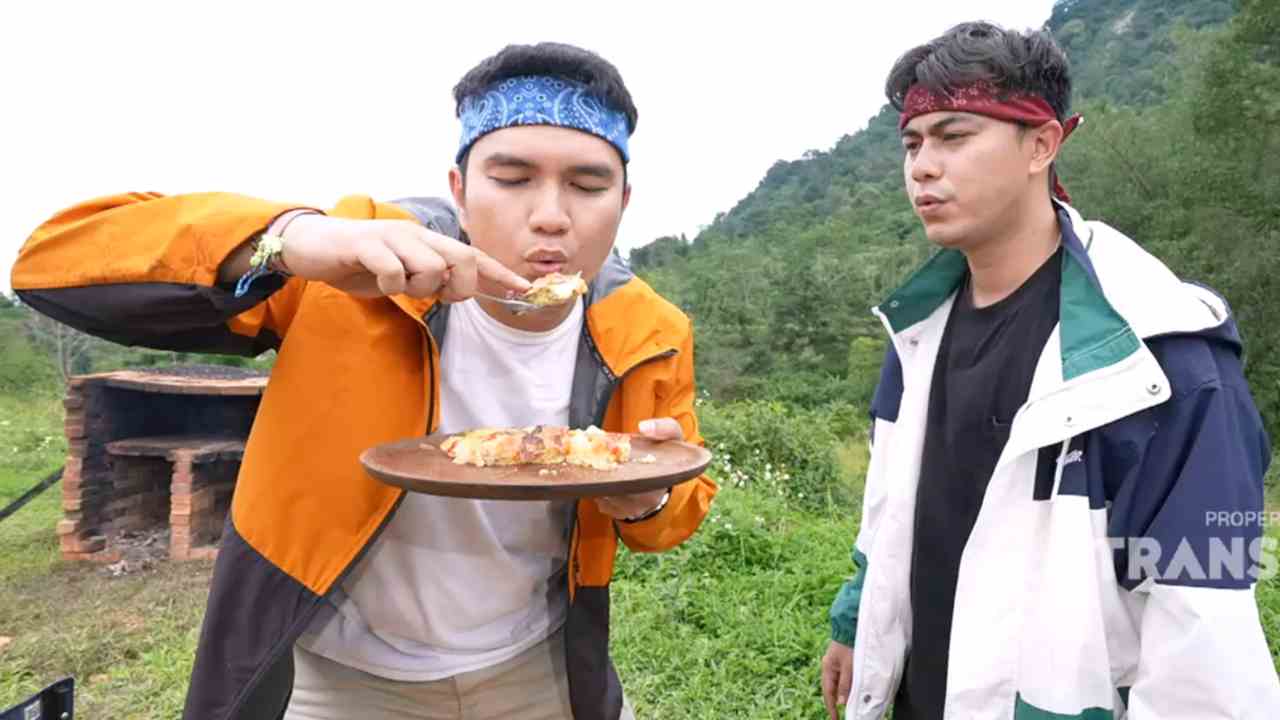 Omelette Pan Pizza Campuran Toppingnya Sungguh Menggiurkan