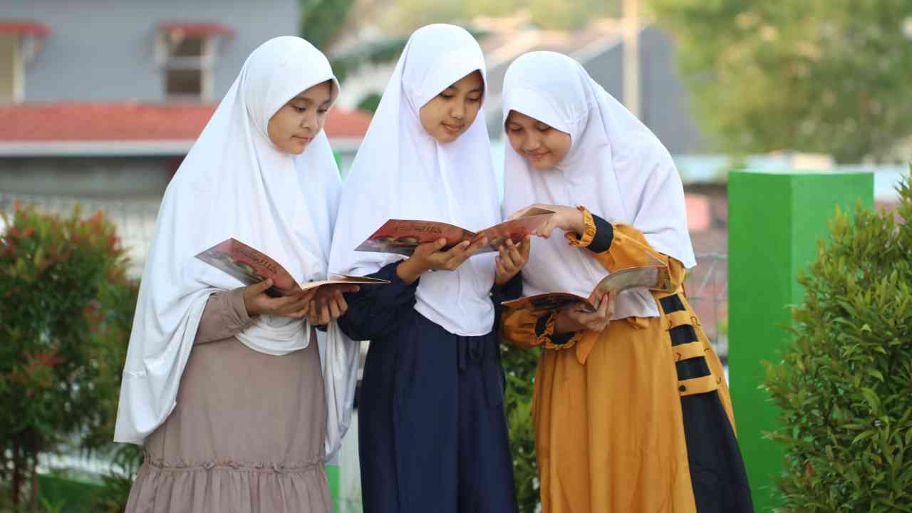 Kewajiban Menuntut Ilmu Menjauhkan Manusia dari Kebodohan
