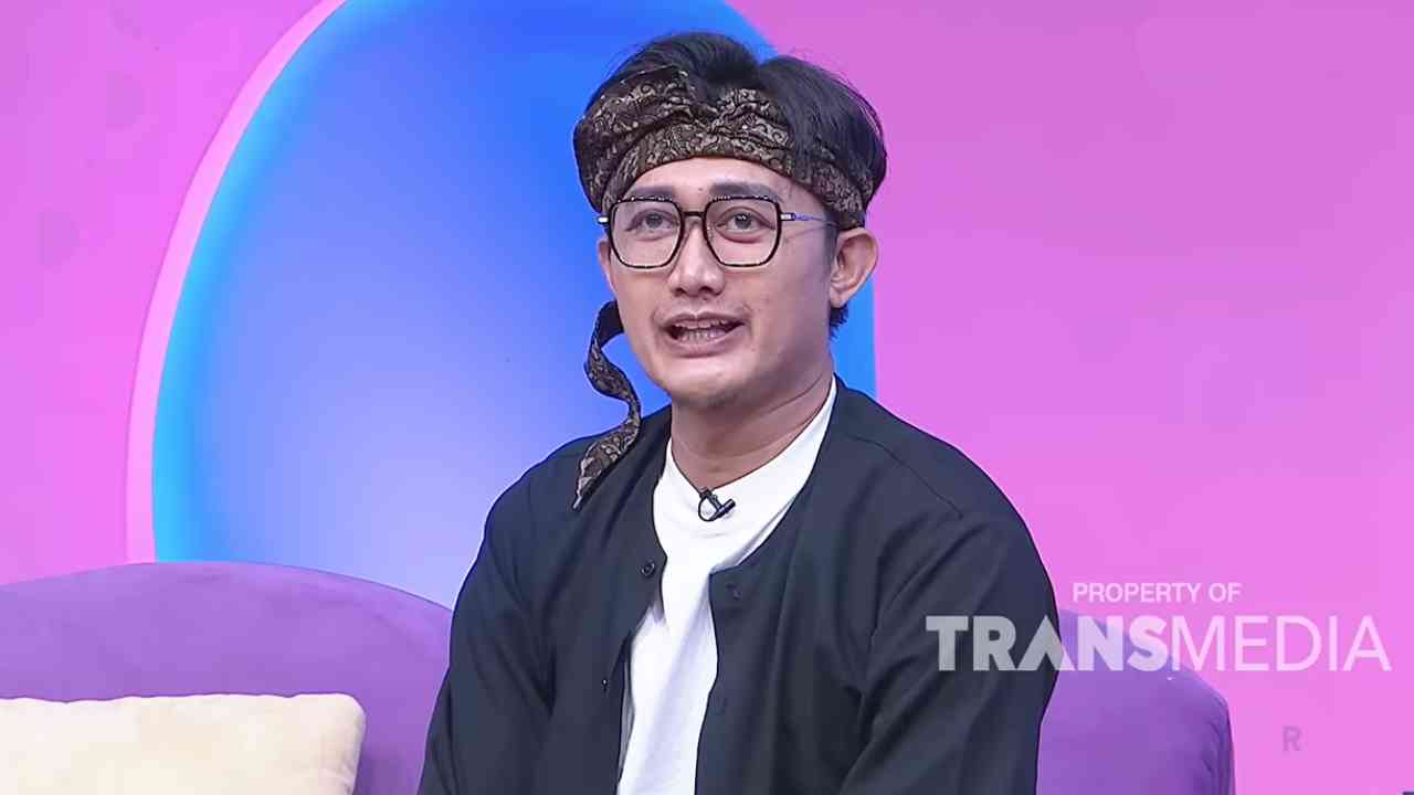 Boby Tince Kini Hidup Tenang di Kaki Gunung Salak dengan Warung Nasi