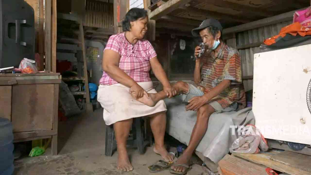 Tetap Penuh Kebahagiaan walau Satu Atap dengan Kandang Ayam