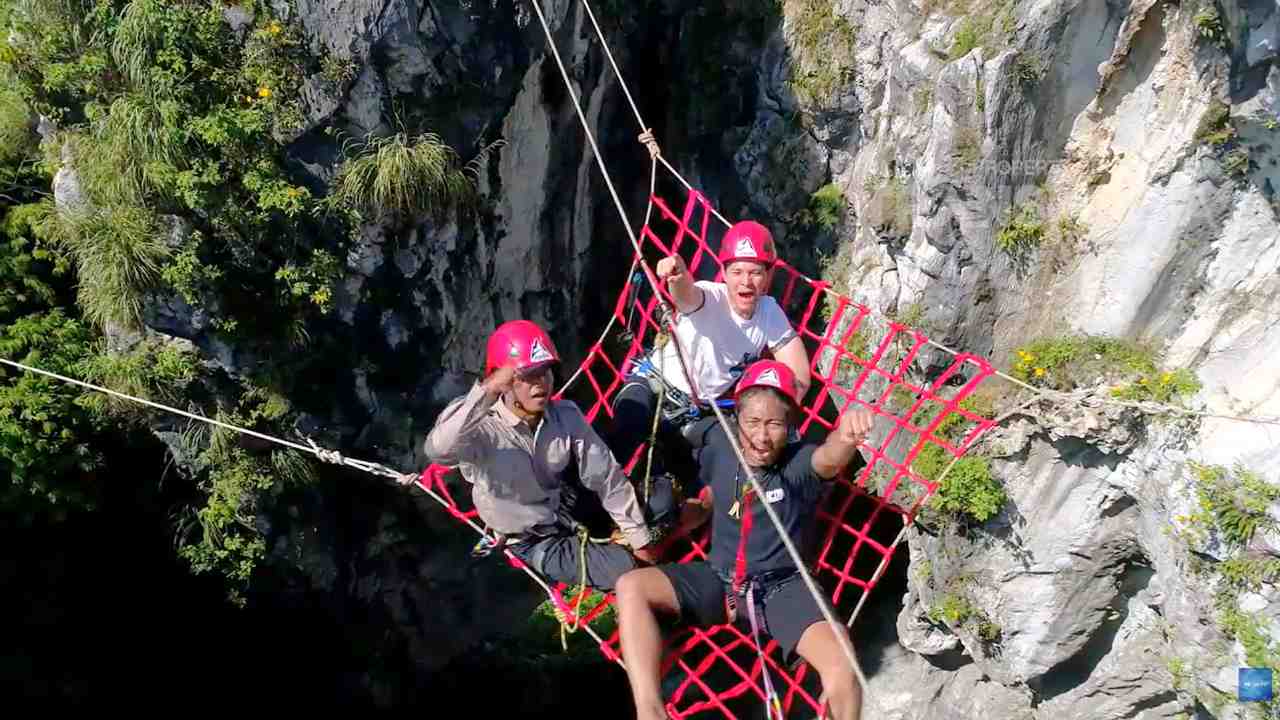 Gunung Hawu Padalarang, Tebing Gamping Purba dengan Rongga Raksasa