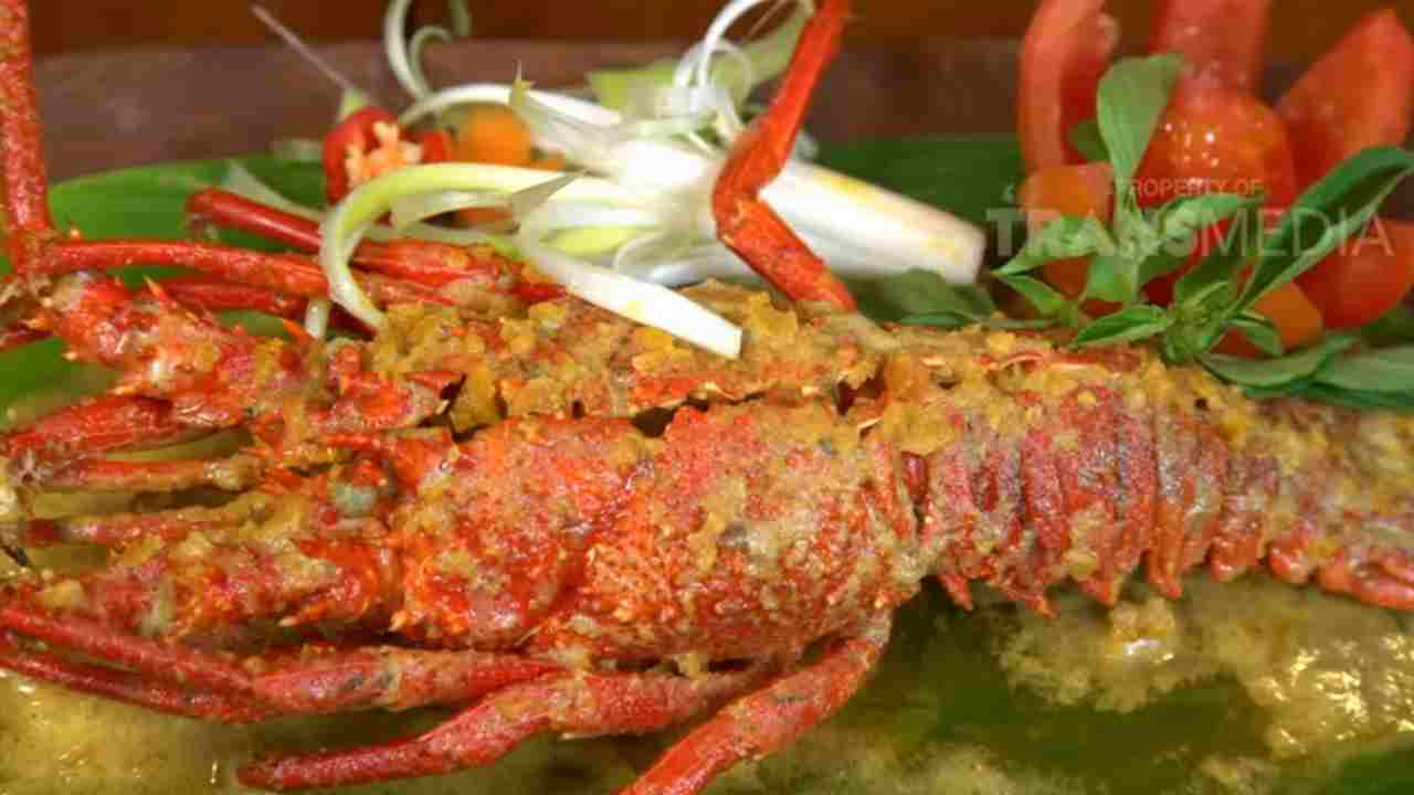Lezatnya Santapan Lobster Telor Asin